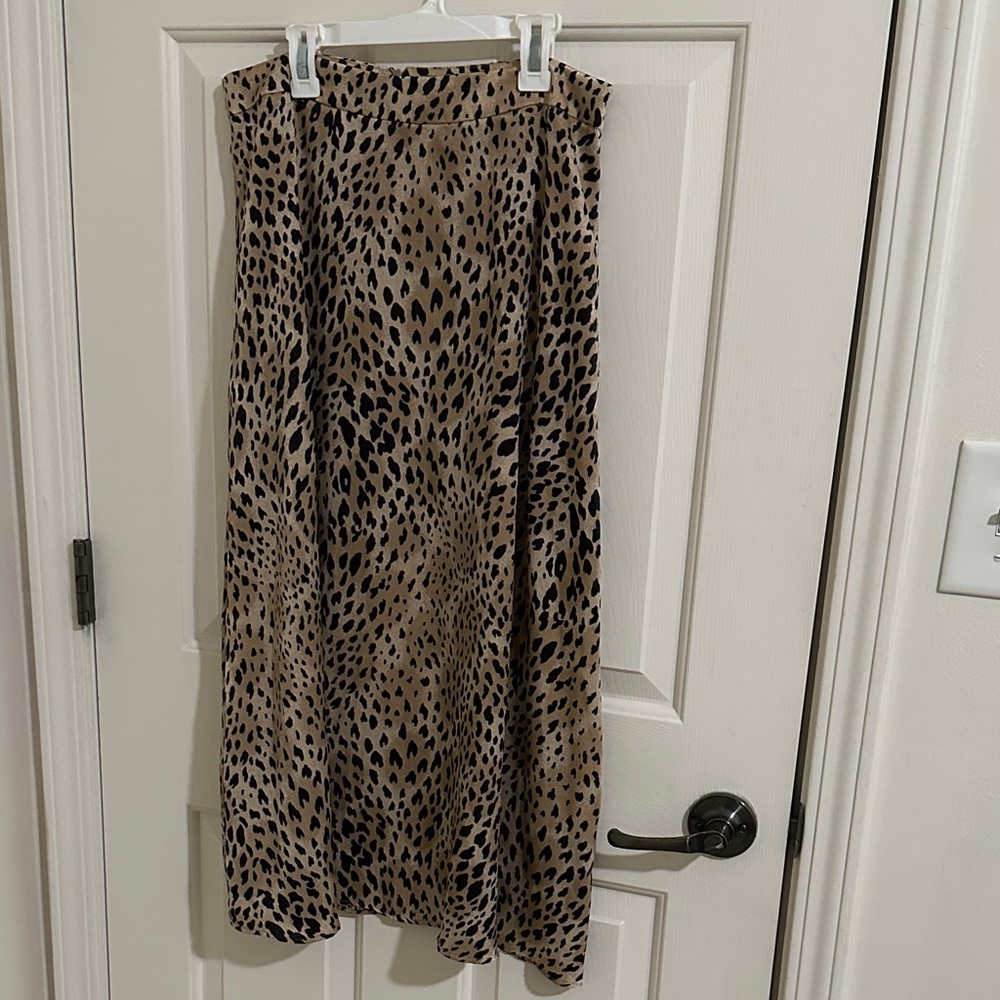 Elegant Tan and Black Maxi Skirt